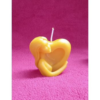 Lány szívvel gyertya