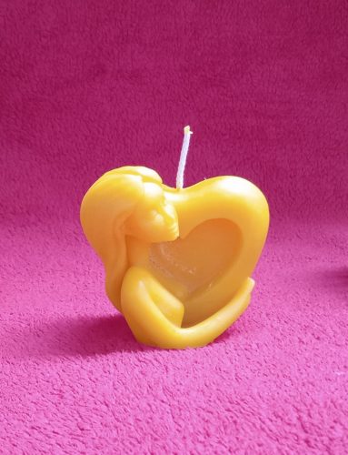 Lány szívvel gyertya